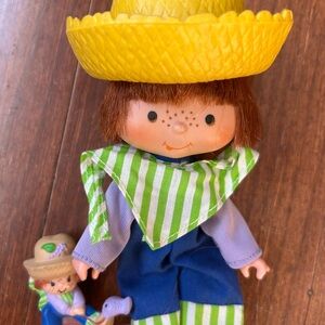 Vintage Kenner Strawberry Shortcake Huckleberry Pie Doll And Miniature Figure